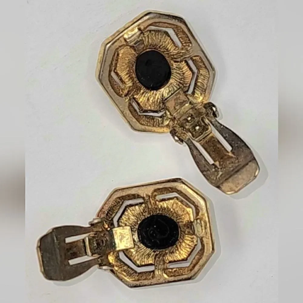 Classic gold onyx cabochon vintage clip on earrings